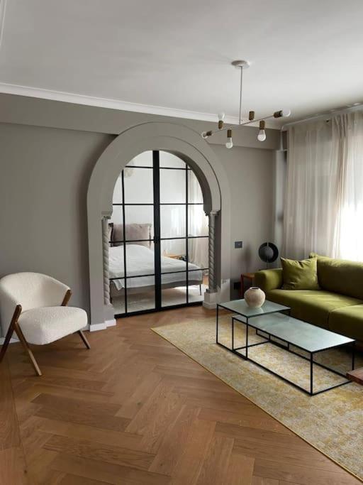 Stunning 1Bd Flat With 50M2 Terrace In The City Center บูคาเรสต์ ภายนอก รูปภาพ