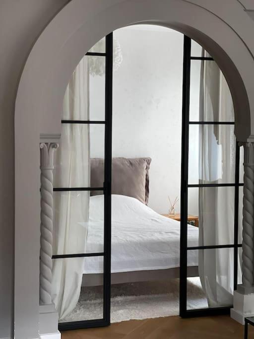 Stunning 1Bd Flat With 50M2 Terrace In The City Center บูคาเรสต์ ภายนอก รูปภาพ